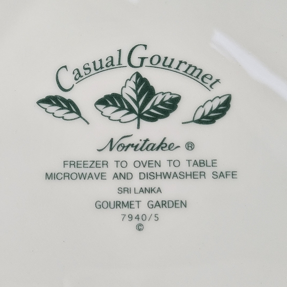 Noritake Casual Gourmet Garden Iris 10 3/4 inch Dinner Plate - Picture 3 of 3